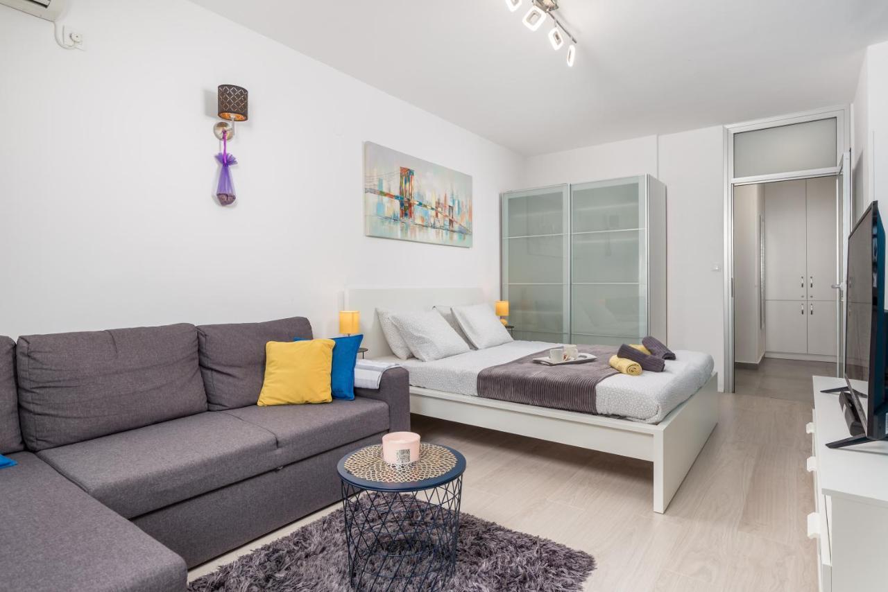 Sunny Studio Apartment With Balcony Rijeka Exterior photo