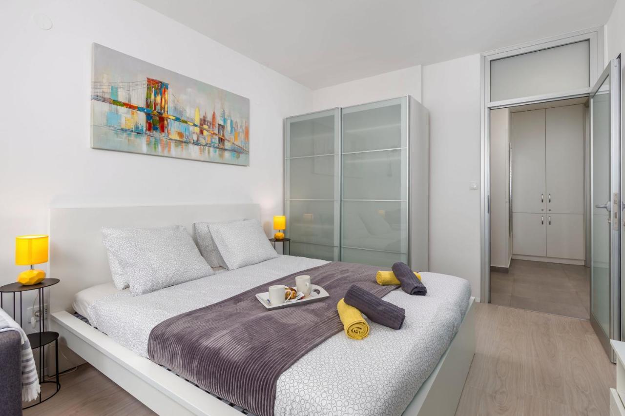 Sunny Studio Apartment With Balcony Rijeka Exterior photo