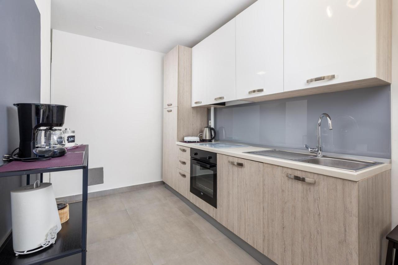 Sunny Studio Apartment With Balcony Rijeka Exterior photo