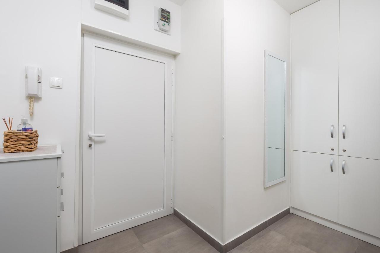 Sunny Studio Apartment With Balcony Rijeka Exterior photo