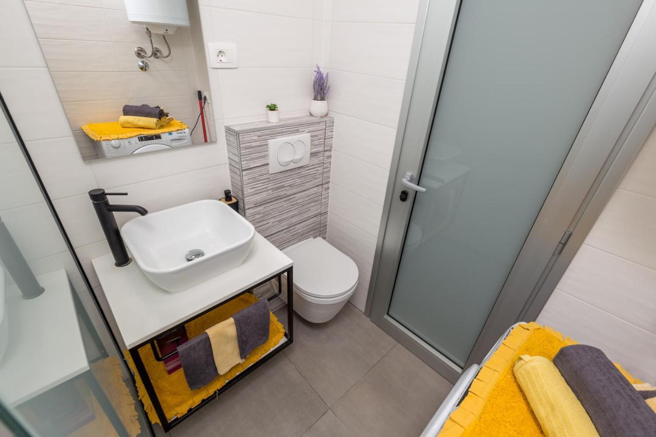 Sunny Studio Apartment With Balcony Rijeka Exterior photo